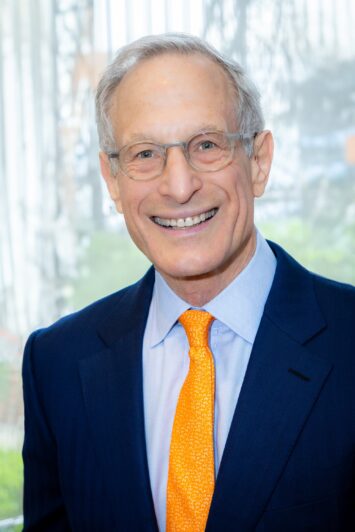 Headshot of Larry (Lawrence) Platt in a suit