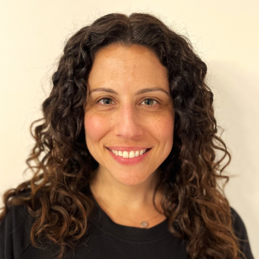 Headshot of Lindsay Astor Grant in a black shirt